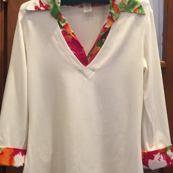 Cache Tops - Vneck shirt with vneck floral inset